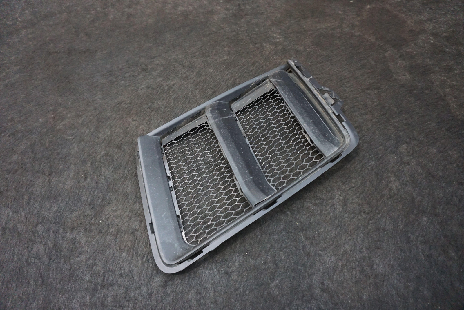 Front Bumper Lower Left Grille W/ Cover OEM 4S9807683B Audi R8 GT4 4S 2016-18