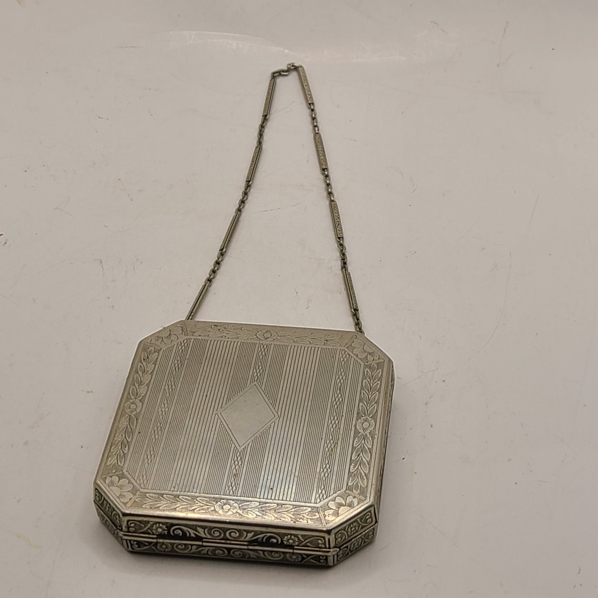 Antique dance purse art deco silvertone w chain. For makeup
