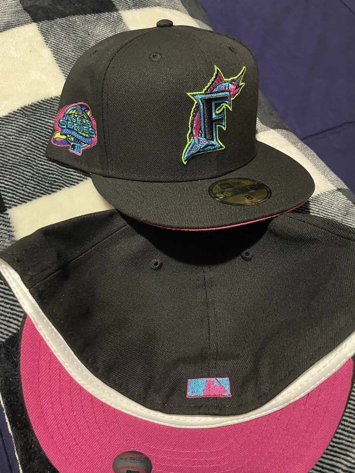 Exclusivo sombrero New Era ajustado Florida Marlins 7 5/8 talla 8 negro rosa intenso UV NUEVO Foto 3 de 4