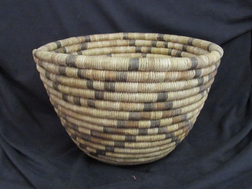 Fabulous Early Hopi Coiled Basket, 9.75" x 6.5", XC - 第 1/9 張圖片