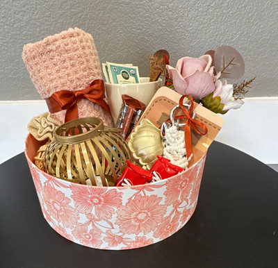 Peach Gift Basket for Her   Tea, Chocolate, Mug, Towel & Home Decor Gift Set