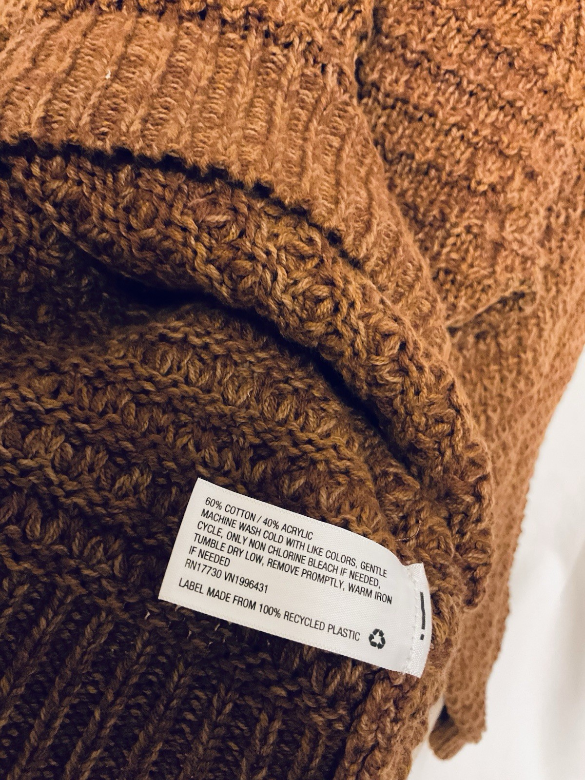 Universal Thread Women'sMedium Cropped Sweater Br… - image 5