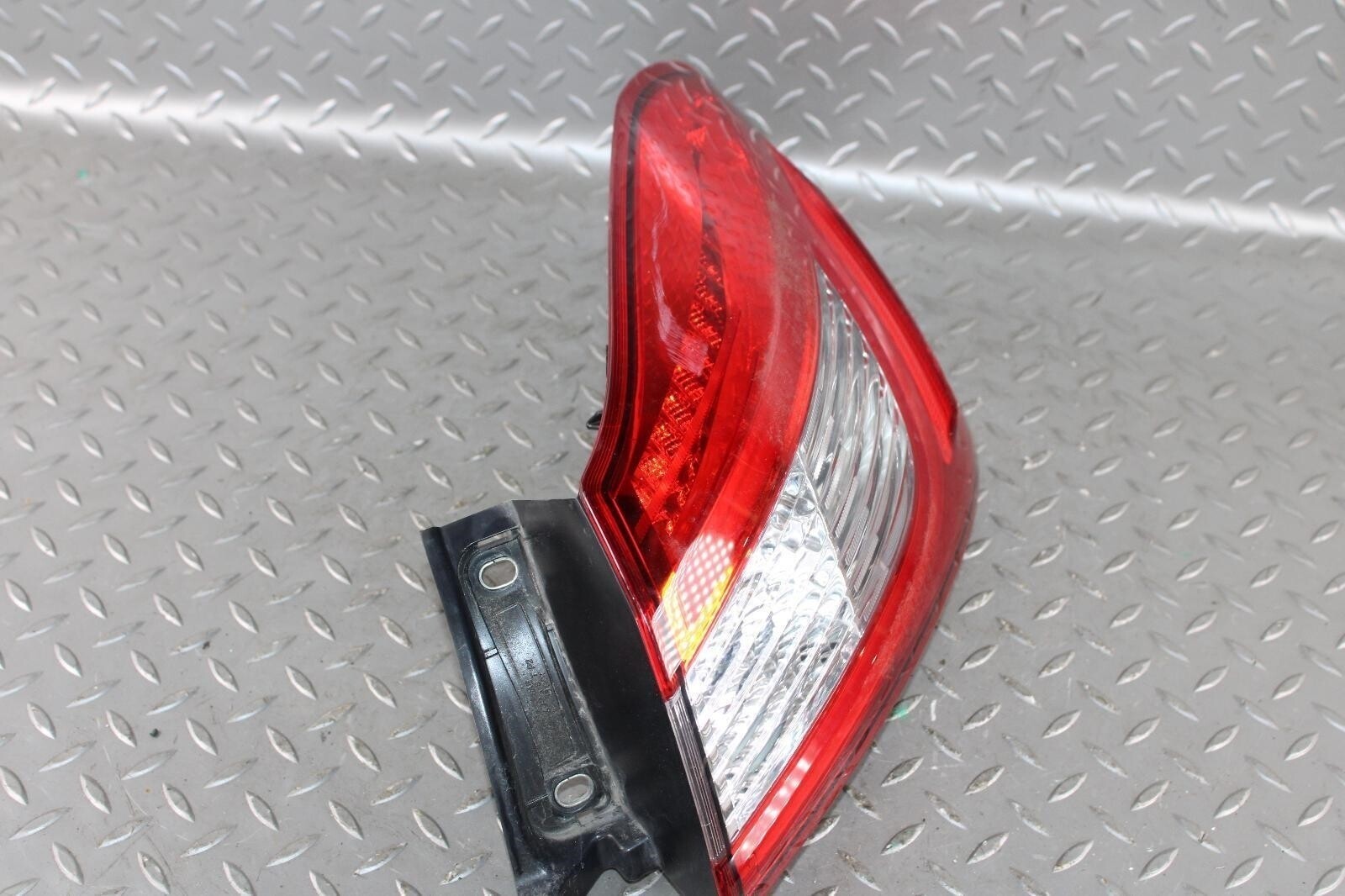 14-20 Ghibli *SCUFFS* Outer Quarter Passenger RH Taillight Tail Light Lamp Lens