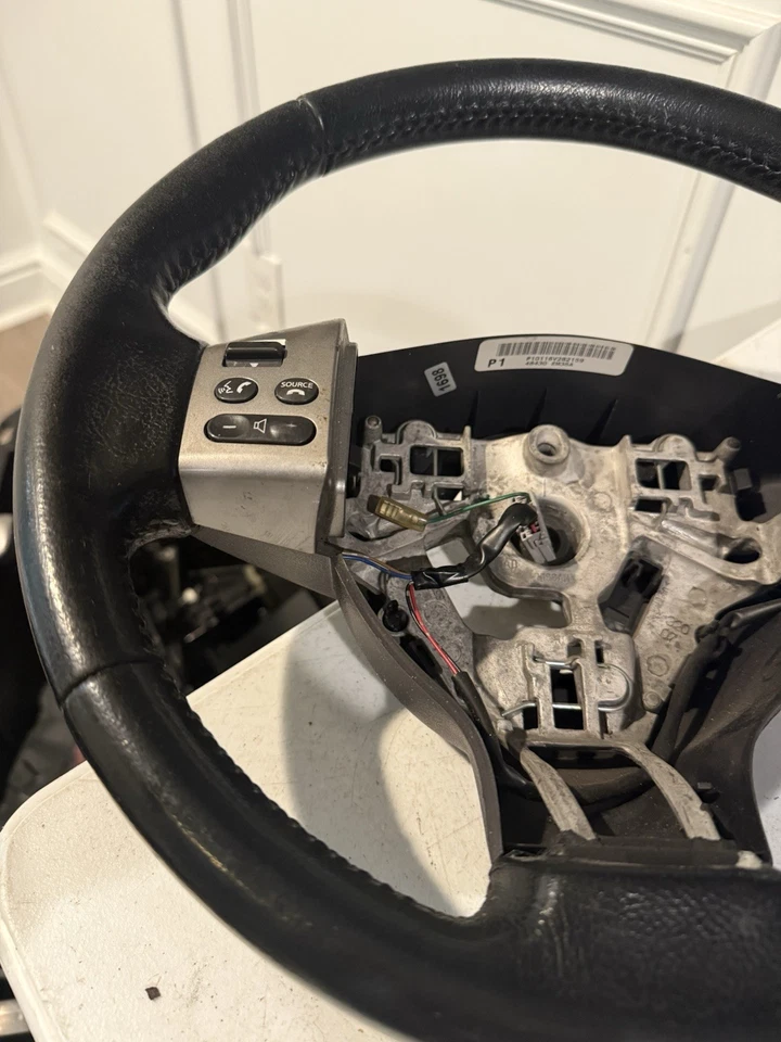 2007-2012 NISSAN VERSA NICE LEATHER Steering Wheel W/ Cruise Control - Image 2 of 4