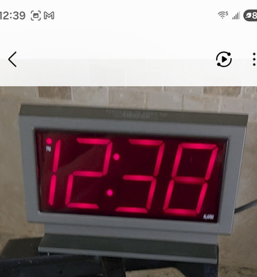 Advance Model 3112 Red LED Numbers Gray Base Digital Alarm Clock Elec or Battery