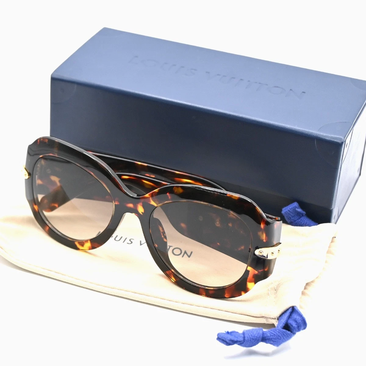 Louis Vuitton • “Ursula Strass Speckled” Sunglasses Louis Vuitton Brown Plastic Frame Sunglasses for Women for  main image 4
