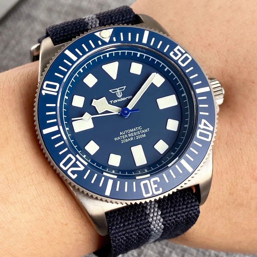 Tandorio Nuevo 42MM Titanio NH35A Reloj Mecánico Hombre Cristal de Zafiro Luminoso