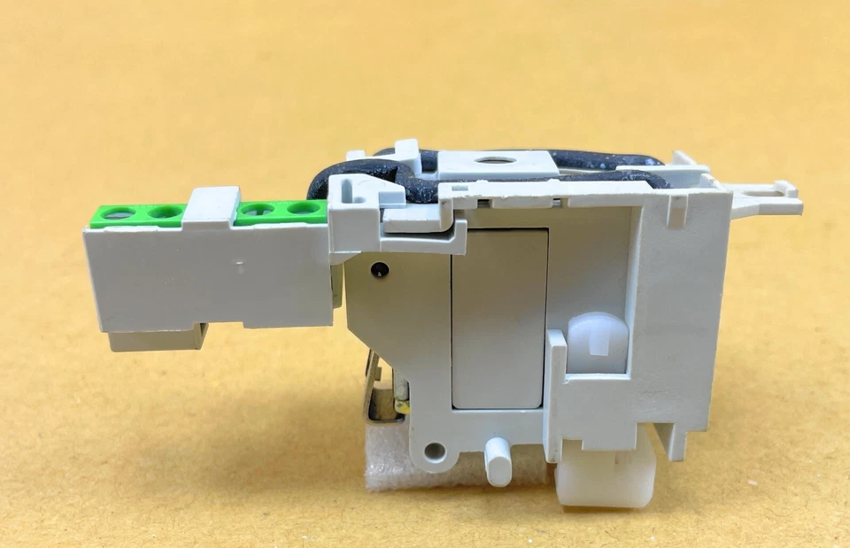 ABB 1SDA054873R1 SOR-C T4-T5-T6 Shunt Opening Release 220-240VAC - 220-250VDC - Image 3 of 4