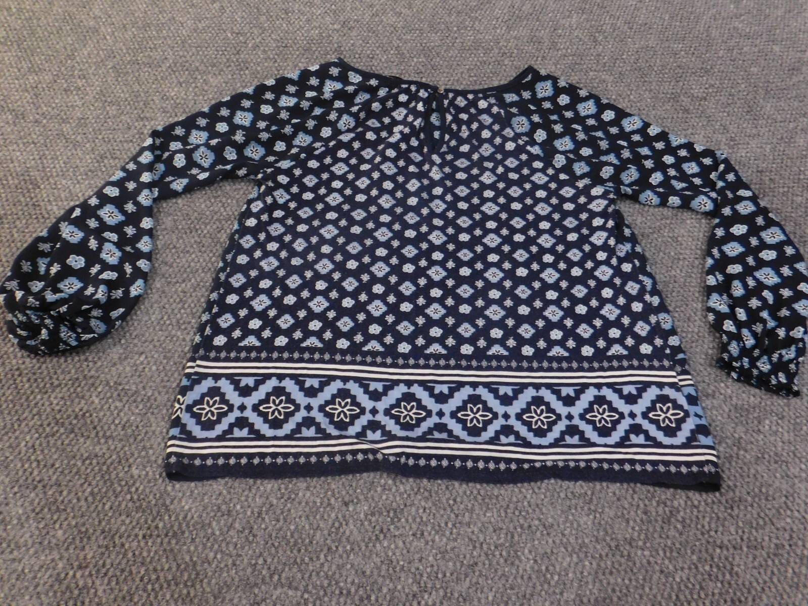 loft top medium blue geometric pullover womens ca… - image 9