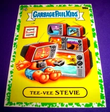 2021 TOPPS Garbage Pail Kids Go On Vacation "TEE-VEE STEVIE" #90a Green Border