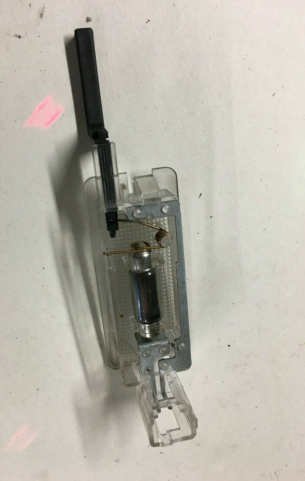 Renault Clio MK3 - Interior Glove Box Courtesy Light - 8200024033 - Image 4 of 4