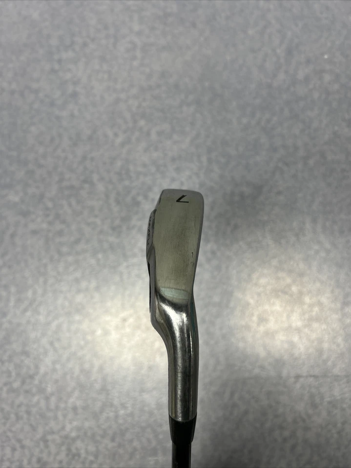 Maxfli Revolution 7 铁杆-RH-A 硬度-85 克-石墨-状况完好 — 第 3/4 张图片