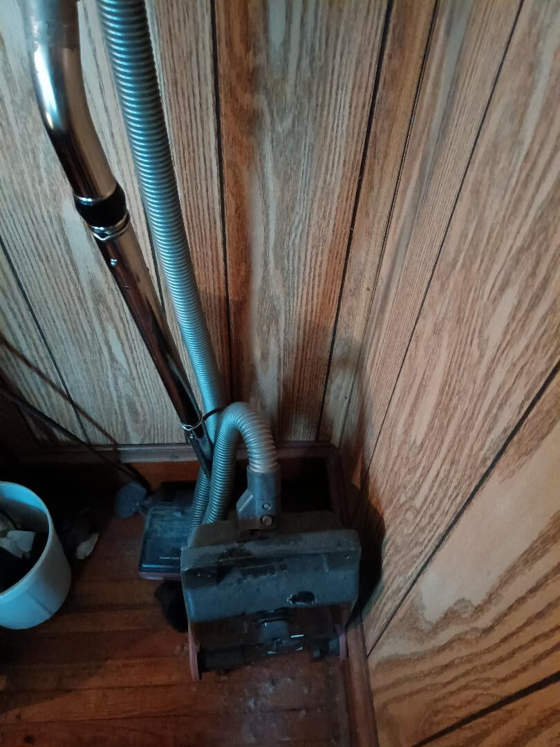 Vintage EUREKA RALLY 4.0 CANISTER Vacuum with 2 attachments eBay