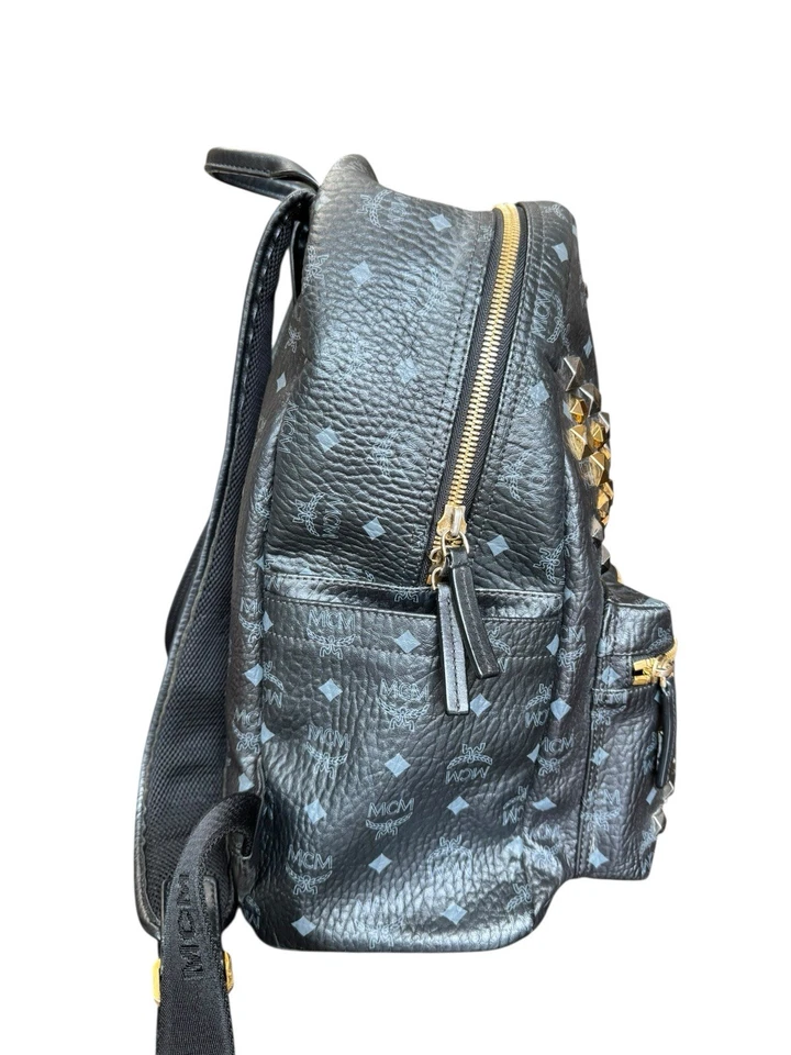 MCM Stark Mochila Grande Bolso de Cuero Tachonado Negro con Tachuelas Doradas y Plateadas Foto 3 de 4