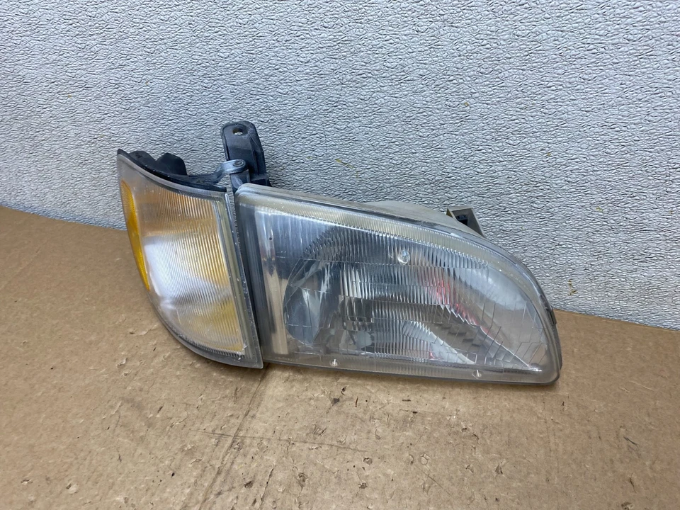 Faro lateral derecho pasajero Toyota Sienna 1998 a 2000 V0010 DW Foto 2 de 4