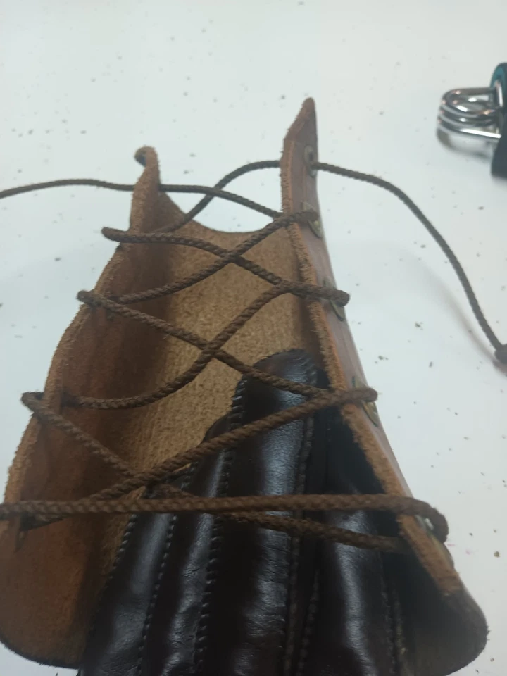 Protector de muñeca Guantelete hecho a mano Foto 3 de 3