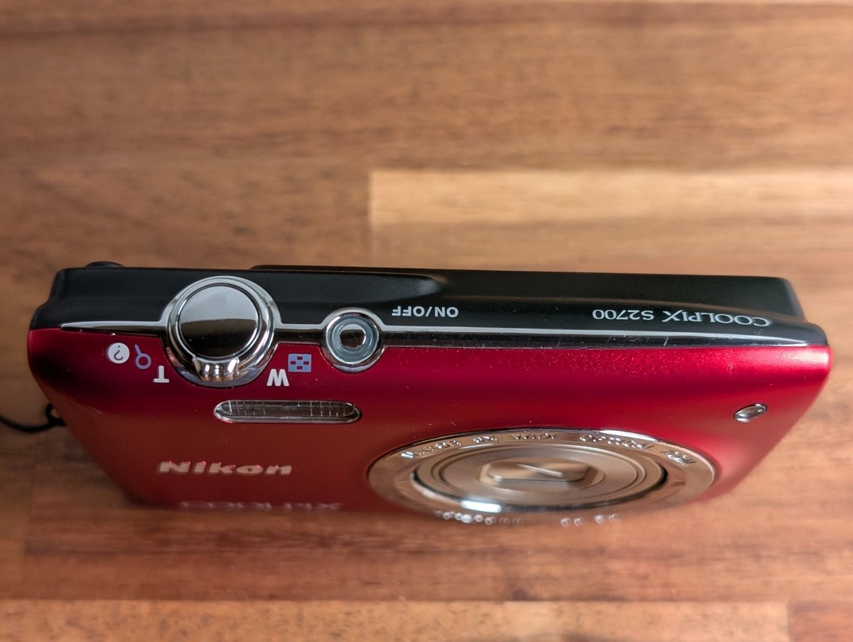N MINT NIKON Coolpix S2700 RED 16.0 MP 6X Zoom Digital Camera