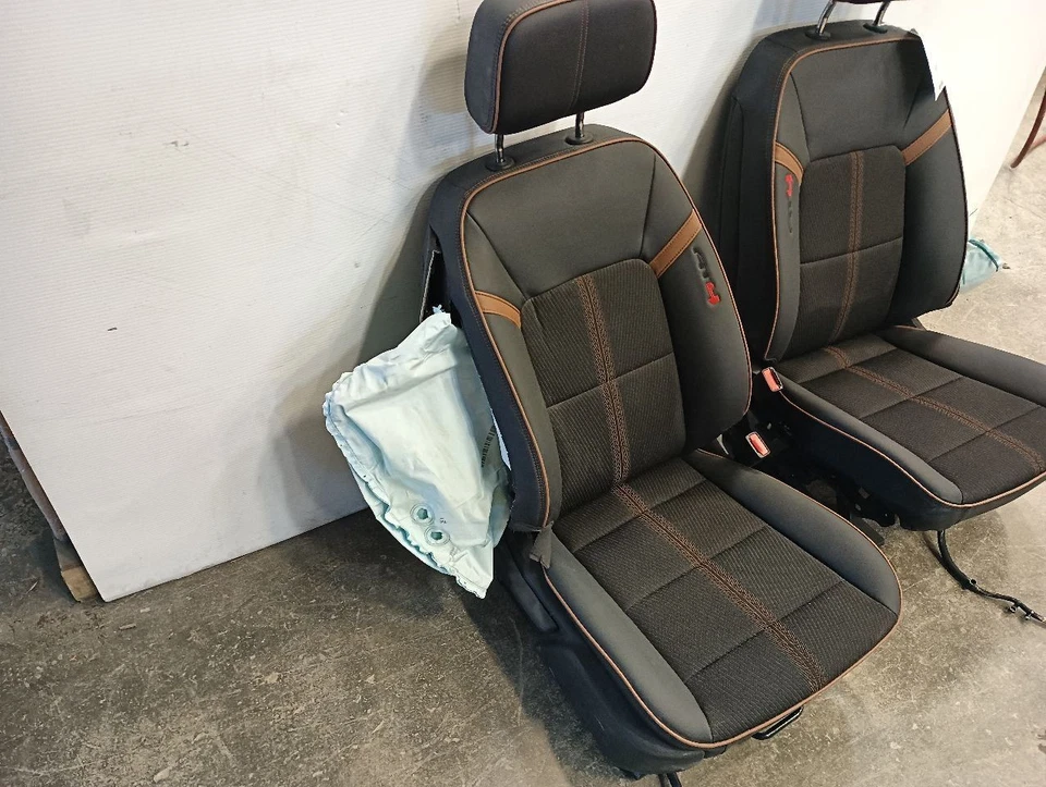*BAD BAGS* Pair Black Cloth Front Seats from 2024 GMC Canyon 11473881 - Image 3 of 4