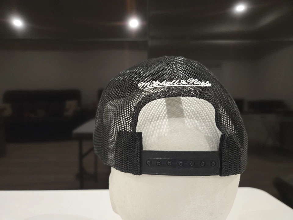 NWT Mitchell And Ness San Francisco Giants Overload Trucker Snapback Cap Hat - Image 3 of 4