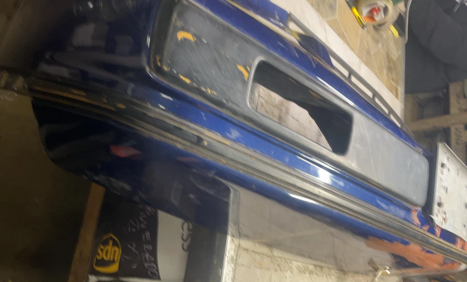 1984-1986 PONTIAC FIERO Front Blue Bumper OEM Foto 2 de 4
