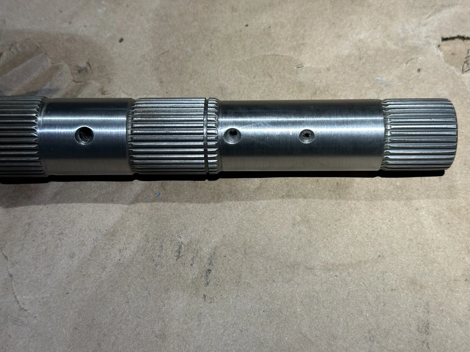 Ford C4 BRONCO Transmisión 4X4 Eje de salida 28 Spline 2-1/2" Largo 12-3/16” LG 1973-77 Foto 3 de 4