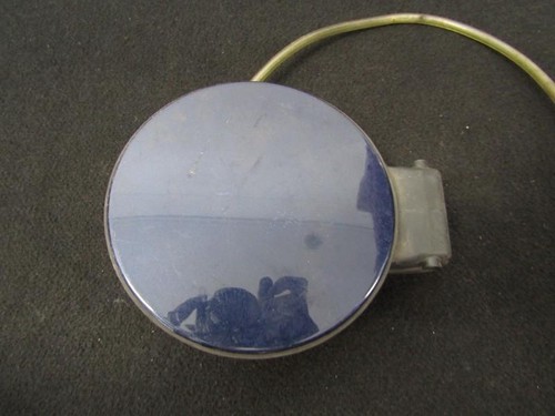 Volkswagen Golf 2000 Fuel door Gas cover Tank cap (FUEL FILLER FLA #255486-87
