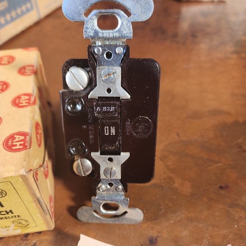 Interruttore a levetta monopolare ARROW HART 4271 marrone 30a 125/250volt NUOVO/VECCHIO MAGAZZINO - Foto 3 di 8