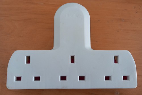PMS 2358 3-Wege 3-Pin UK Multi-Adapter Stecker Buchse weiß AC 13 Amp 250V
