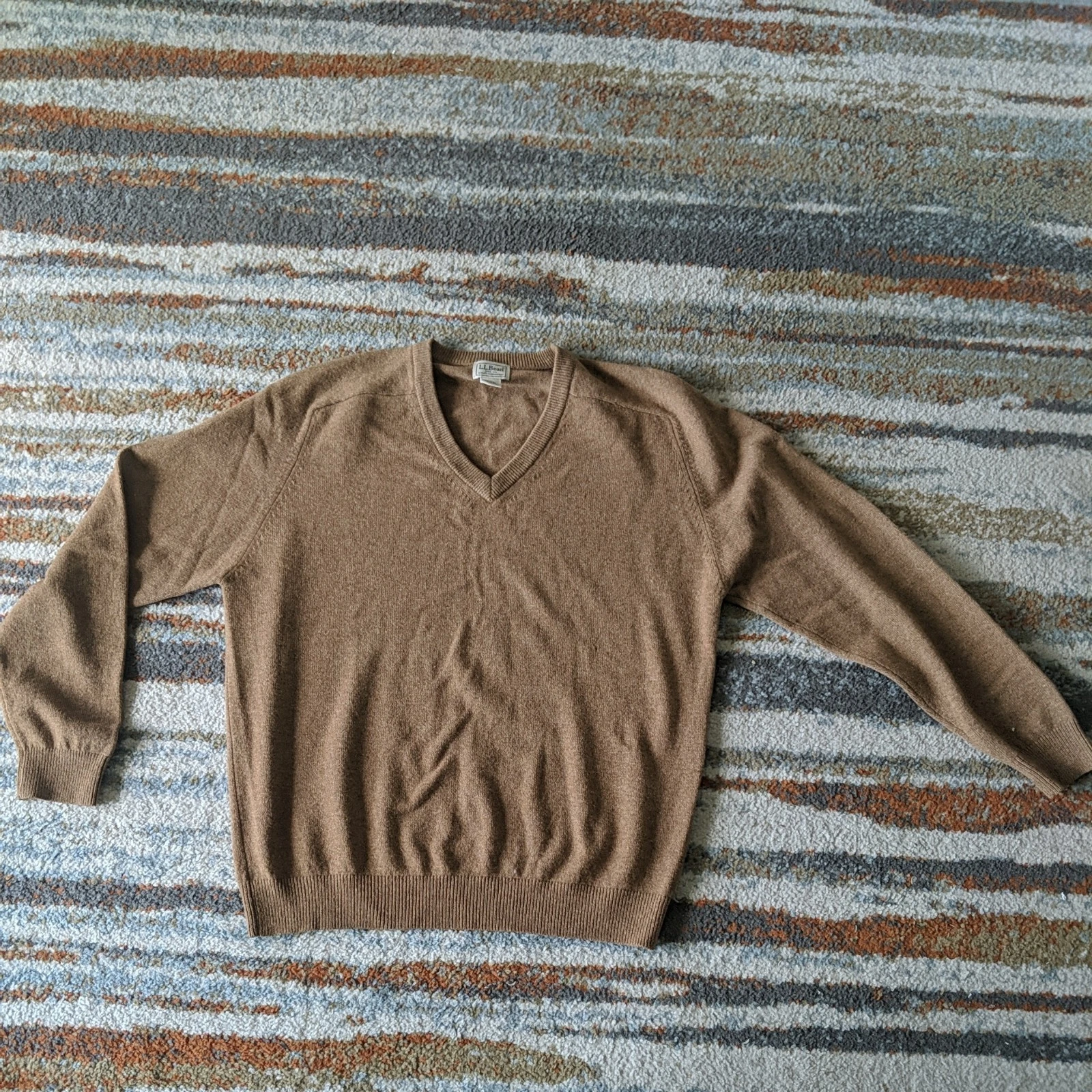 L.L. Bean Brown 100% Lambswool V-Neck Sweater Men’s Size L Reg Pullover