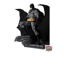 アメコミ MAFEX No.126 BATMAN HUSH BLACK Ver. b MAFEX No. 126 Batman: Hush Batman (Black Ver.) Action Figure