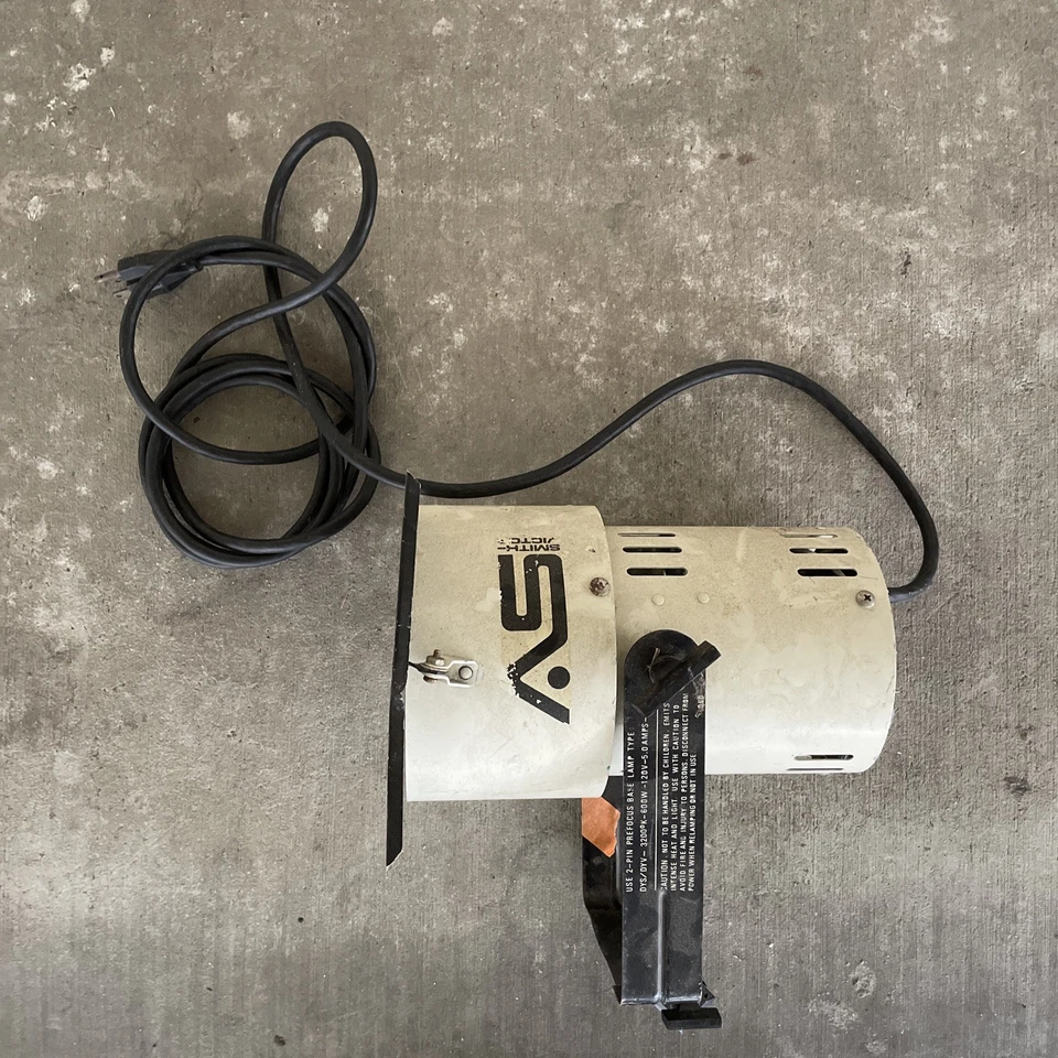 SV Smith Victor Griffith Industries Video Light Model Q60 Tungsten Light Unit. - Image 4 of 4