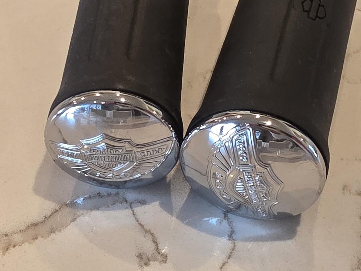 OEM Genuine 56679-02 Harley Davidson 100th Anniversary Hand Grip