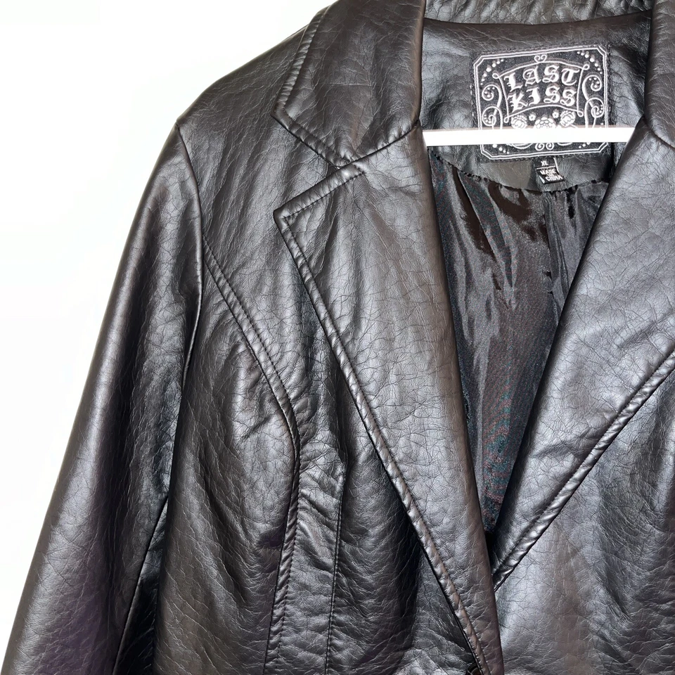 Женская черная кожаная куртка - Изображение 3 из 4