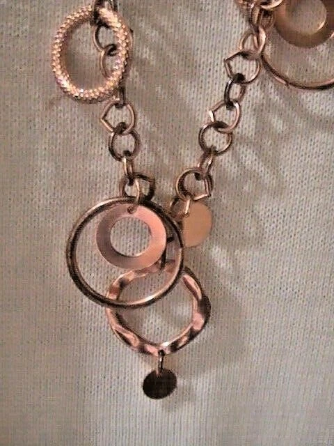 Collar Aleta Gitana Moderna Mediados de Siglo Martillado Brutalista De Colección Oro Rosa Foto 2 de 4