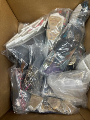 FASHION JEWELRY/HAIR 300PC MIXED LOT-BAGGED NO TANGLES & CARDED-READY FOR RESALE