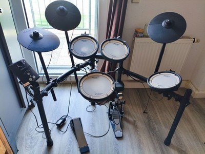 Roland V-Drums TD-1DMK E-Drum Set mit Mesh-Heads