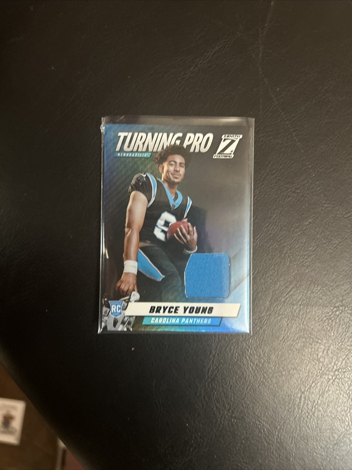Carte Panini Zenith Football 2023 Bryce Young Patch Rookie #ZI-BYG