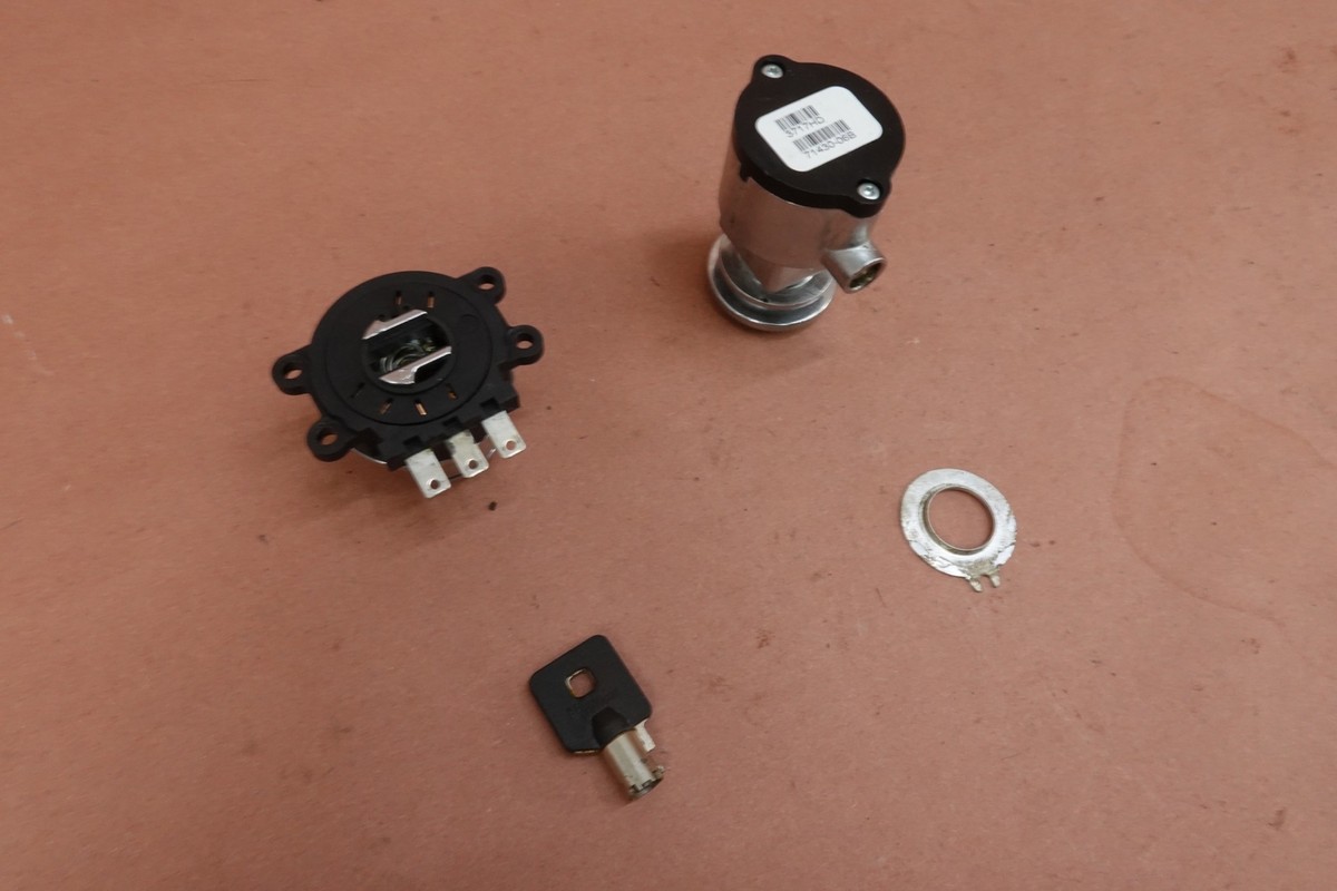 2007-2011 Harley-Davidson Dyna Super Glide FXDC Ignition Switch