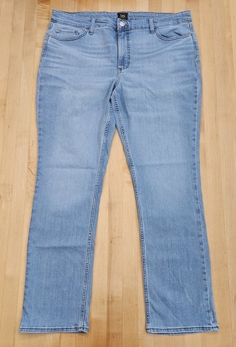 Lee Women's Jeans Blue Mid Rise Straight Leg Denim Light Wash Sz 20 Long - Picture 2 of 16