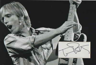 TOM PETTY signiertes 12x8 Foto Display THE HEARTBREAKERS American Girl Echtheitszertifikat