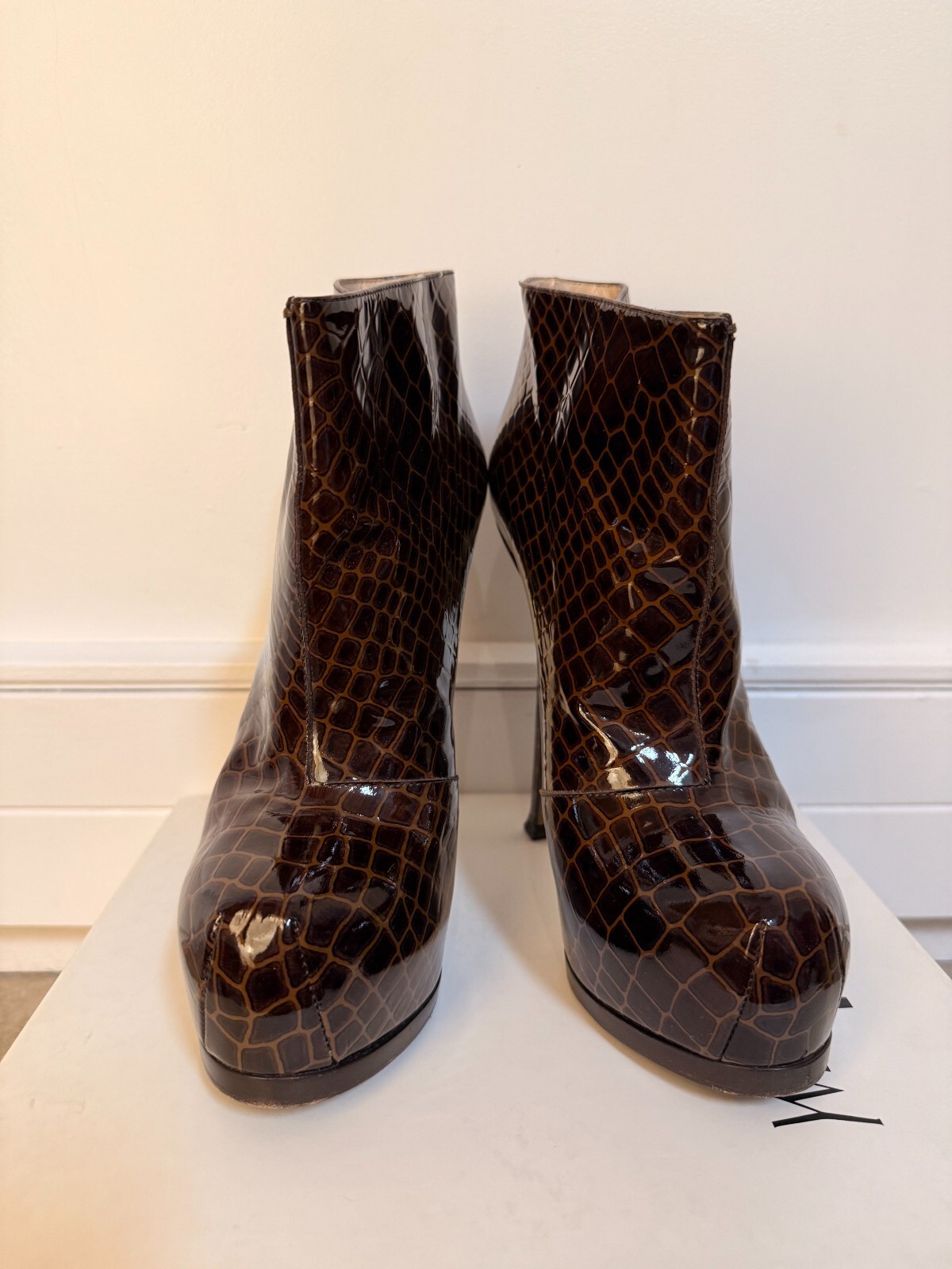 Stivaletti YSL Yves Saint Laurent TRIBUTE 105 plateau pelle verniciata stampa coccodrillo marrone 38