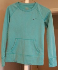 EUC Nike Therma-Fit Womens Small Pullover Sweatshirt w/thumb holes Mint Color