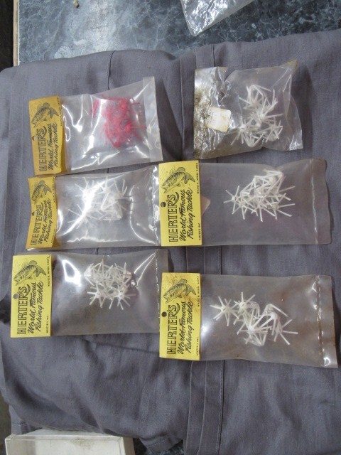 LOT OF 5 FULL AND 1 OPEN BAG OF HERTER'S WEED GUARDS