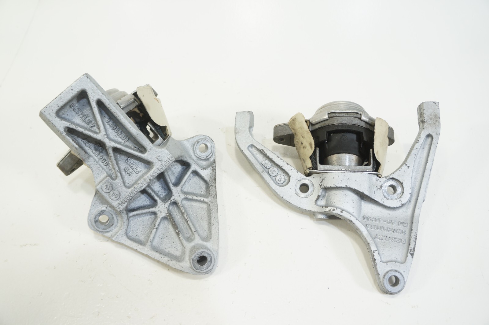 Oem Bentley GTC GT Flying Spur Transmission Support Mount Bracket Pair 2 Genuine