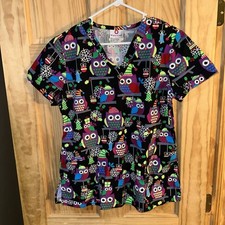 Scrub Top SB Scrubs M White Women Hatted Owl With Ornament Pattern