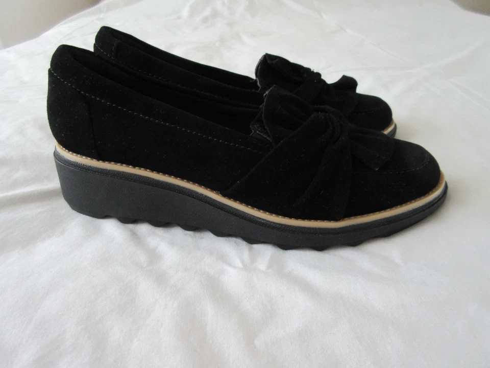 CLARKS ULTIMATE COMFORT COLLECTION SHARON DASHER BLACK SUEDE LOAFERS 4D - Image 2 of 4