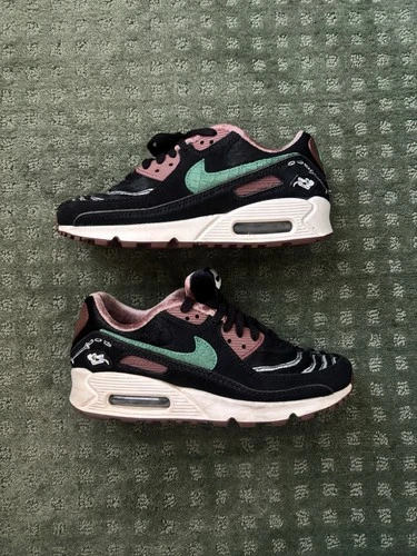 Nike Air Max 90 Siempre Familia - Size: 7.5