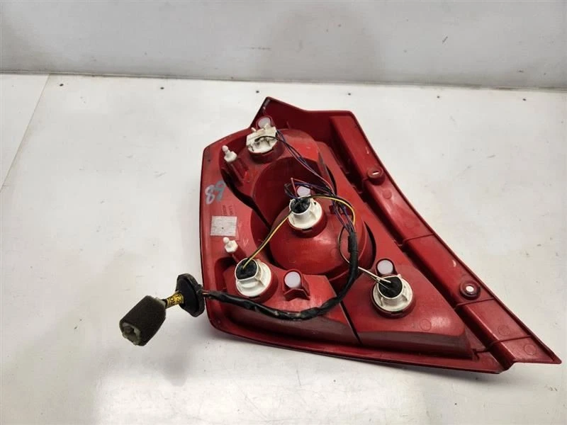 Luz trasera derecha pasajero Chevrolet Aveo 2004-08 (hatchback) Foto 4 de 4