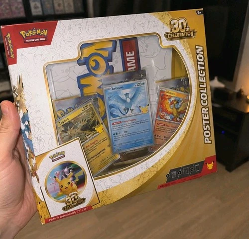 Pokémon TCG Celebrations 30th Celebration Poster Collection Box Eng PRESALE