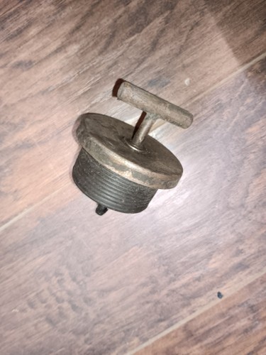 Good Used Oil Cap 2" w/o chain for Mack E6 Engine 222GB27A